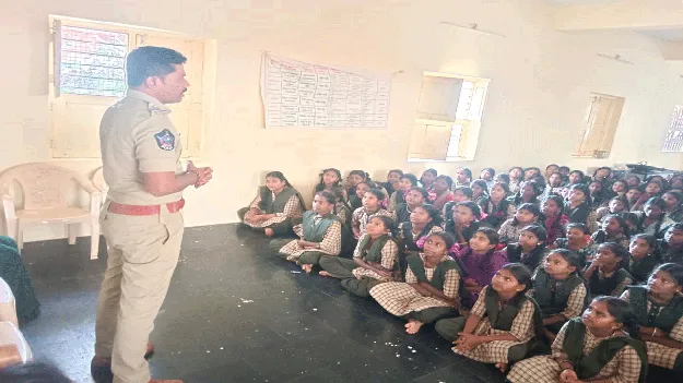 సైబర్‌ నేరాలపై అవగాహన కలిగి ఉండాలి