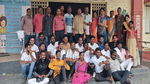 అలరించిన పూర్వ విద్యార్థుల సమ్మేళనం