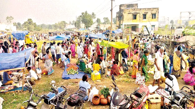 మరుగుదొడ్లు లేవు.. తాగు నీరులేదు