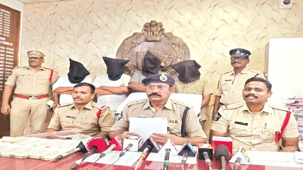 డబ్బులిస్తే ఉద్యోగం!