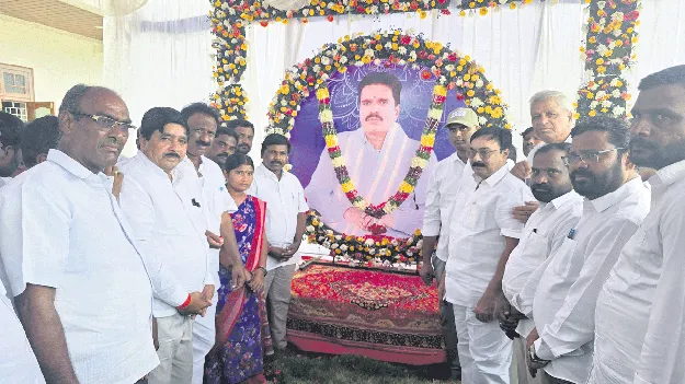 ప్రజల హృదయాల్లో నిలిచిపోతారు 