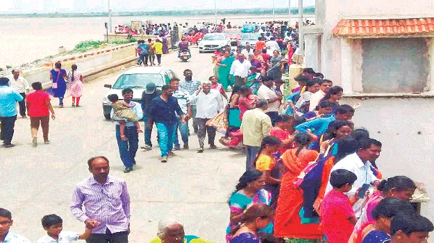 సౌకర్యాల లేమిపై సందర్శకుల అసంతృప్తి