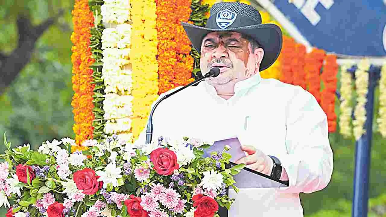 Ponnam Prabhakar: కొత్త వారికి రోల్‌మోడల్‌ కావాలి