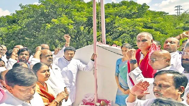 BRS: బీఆర్ఎస్ కార్యాలయంలో అవతరణ వేడుకలు