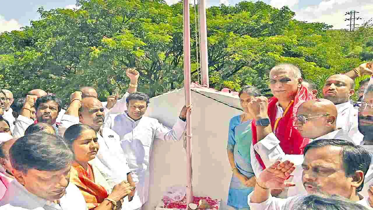 BRS: బీఆర్‌ఎస్‌ కార్యాలయంలో అవతరణ వేడుకలు
