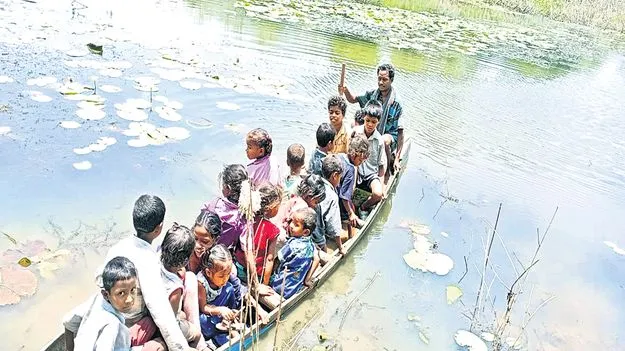 చదువుకోవాలంటే సాహసం చేయాల్సిందే..