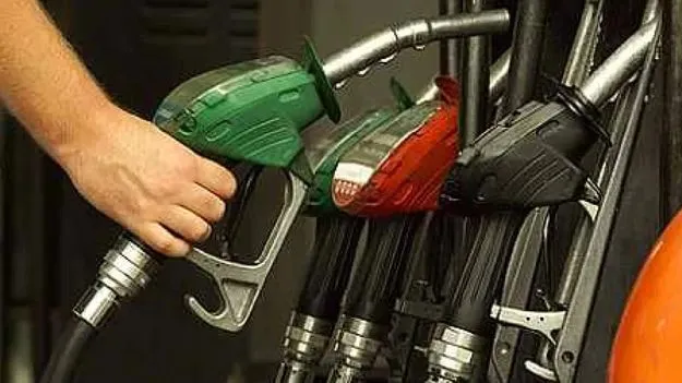 ఇక చెన్నై పెట్రోలియం పెట్రోల్‌ పంపులు 