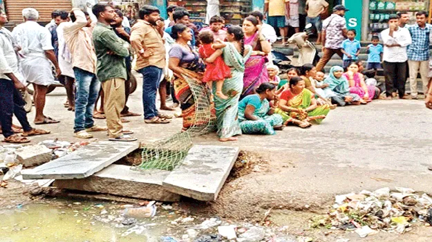 డ్రైనేజీ సమస్యను పరిష్కరించాలి