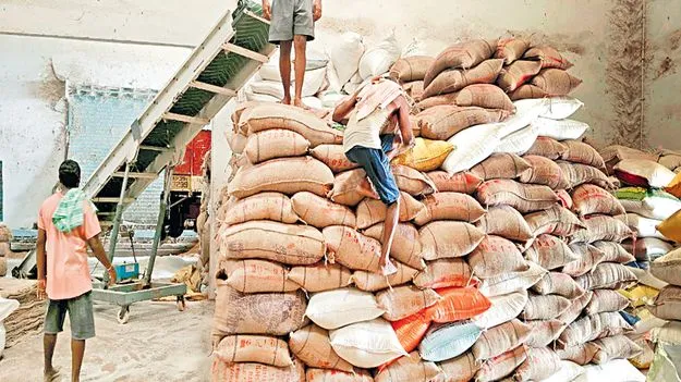 రూ.13 లక్షల విలువైన పీడీఎస్‌ బియ్యం పట్టివేత