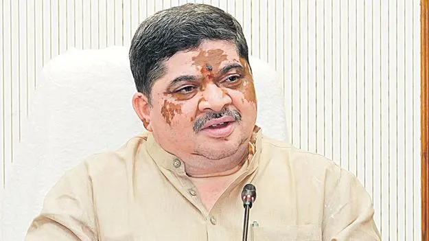 Ponnam Prabhakar: ఈడబ్ల్యూఎస్‌ కోసం 50ు కోటా ఎత్తేసినపుడు, బీసీల కోసం ఎందుకు ఎత్తేయరు?: పొన్నం