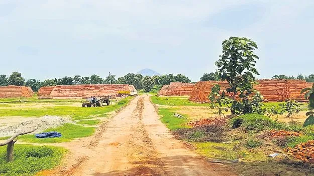 ఇష్టారాజ్యంగా ఇటుక బట్టీలు