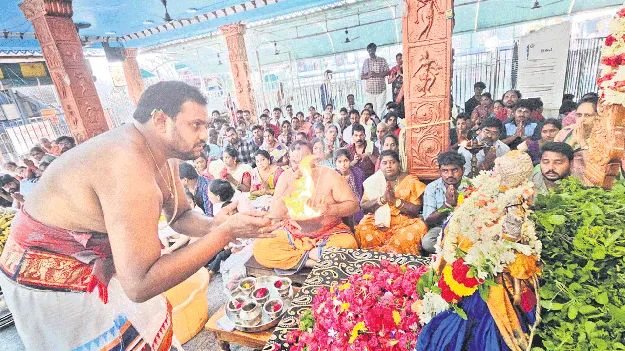 vadapalli income