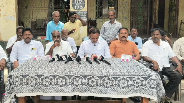 రాజకీయ లబ్ధి కోసమే జగన్‌ పర్యటన