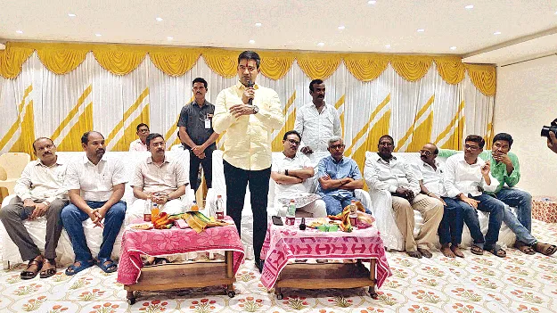 ఆక్రమణల తొలగింపునకు సహకరించాలి