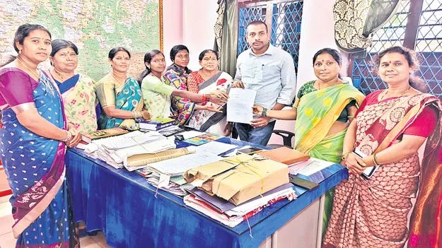 అమరావతి మహిళలను కించపరిచిన వారిపై ఫిర్యాదు