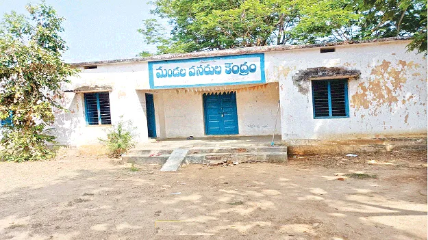 12 మండలాల్లోనూ శిథిలావస్థలోనే..