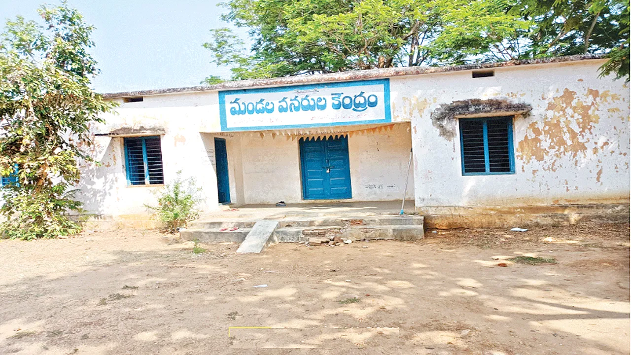  12 మండలాల్లోనూ  శిథిలావస్థలోనే.. 