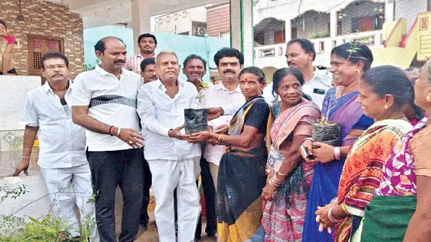   ప్రతి ఒక్కరూ మొక్కలను నాటాలి: ఎంపీ