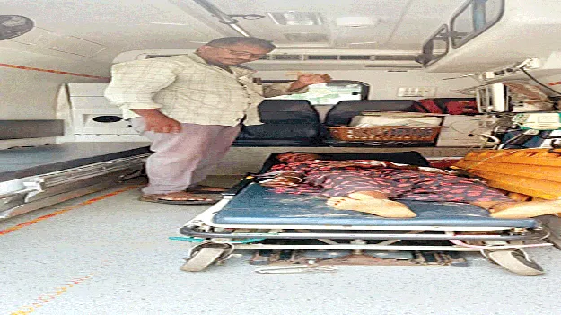   పోలీస్‌ స్టేషన్‌ ఎదుట మహిళ ఆత్మహత్యాయత్నం  