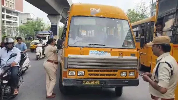 విద్యాసంస్థల వాహనాలపై రవాణా శాఖ కేసులు