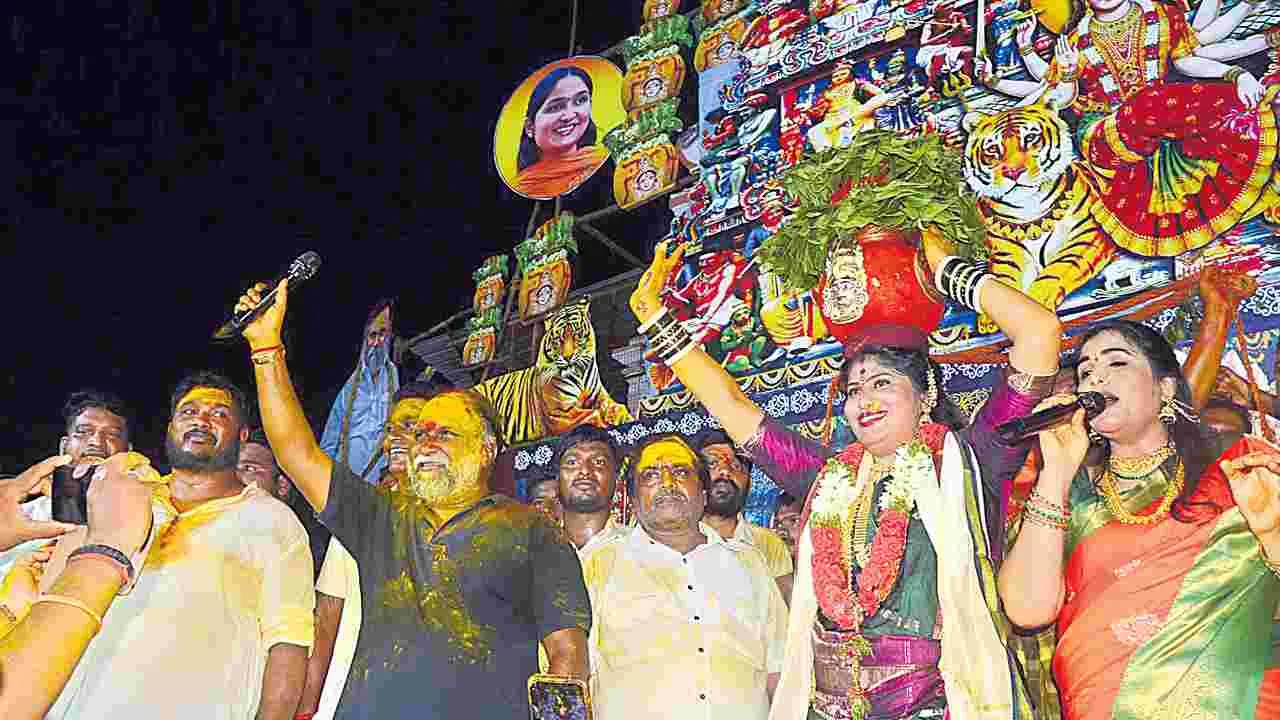 JaggaReddy Bonalu Festival: గంజాయి తాగితే నరాలు పనిచేయవు.. దూరంగా ఉండండి