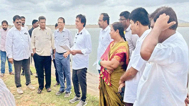 గత ప్రభుత్వ నిర్లక్ష్యం వల్లే  చెరువు శిథిలం