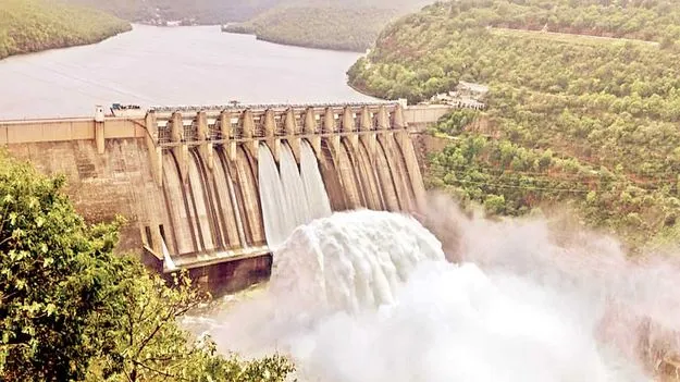 మూడు గేట్ల ద్వారా నీటి విడుదల 