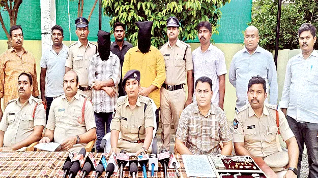 దొంగతనం కేసులో ఇద్దరి అరెస్టు