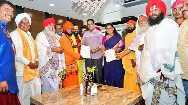 టీటీడీ చైర్మన్‌తో ఎమ్మెల్సీ కవిత భేటీ