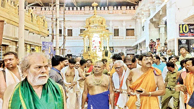  బంగారు రథంపై ప్రహ్లాదరాయలు