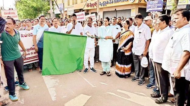 దినచర్యలో యోగా భాగం కావాలి