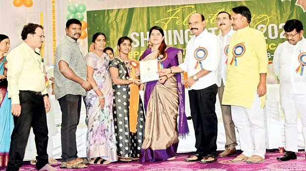 ప్రతిభను వెలికితీసేందుకే అవార్డులు 