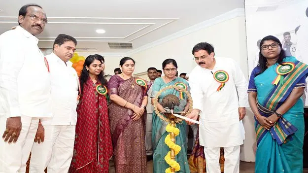 విద్యా రంగంలో జిల్లా ఆదర్శం కావాలి
