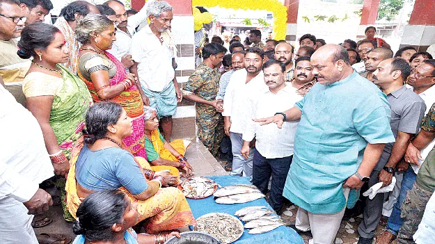 స్వదేశీ మత్స్యకారులను ఆదుకుంటాం