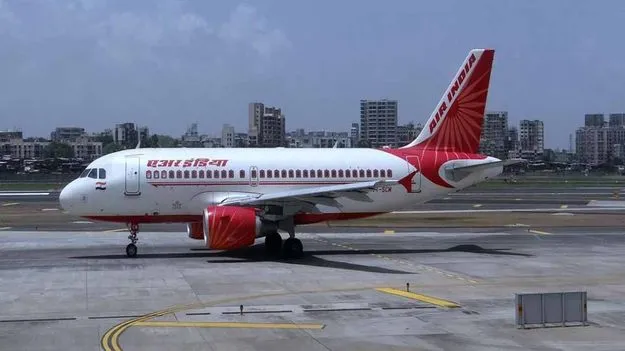Air India: అహ్మదాబాద్ నుంచి లండన్ వెళ్లాల్సిన విమానంలో సాంకేతిక లోపం