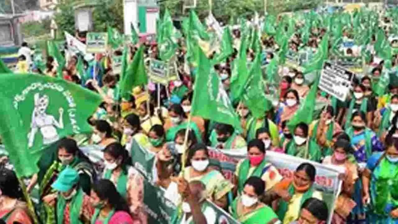 Amaravati Farmers: జర్నలిస్ట్ కృష్ణంరాజు, సాక్షి మీడియాపై  పోలీసులకు అమరావతి రైతుల ఫిర్యాదు