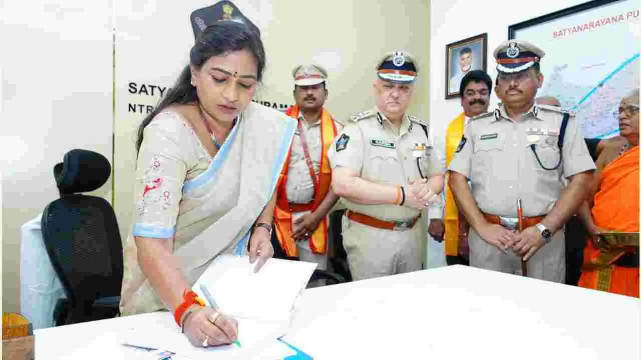 విజయవాడలో అత్యాధునిక పోలీస్ స్టేషన్ను ప్రారంభించిన హోంమంత్రి అనిత