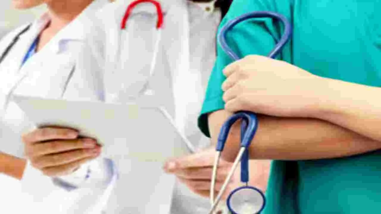 Health Department: పలుకుబడికే పదోన్నతి