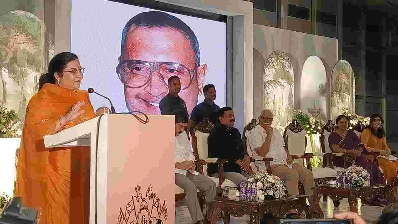 ఆనంద గజపతి రాజు జీవిత విశేషాలపై పుస్తక ఆవిష్కరణ.. పాల్గొన్న అశోక్ గజపతి రాజు