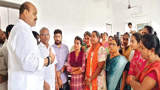 మహిళలకు స్వయం ఉపాధి కల్పనే లక్ష్యం