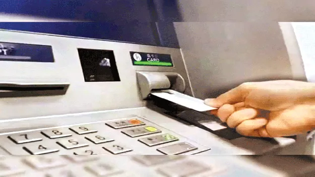   ఏటీఎం కార్డు మార్చి రూ.50 వేలు చోరీ