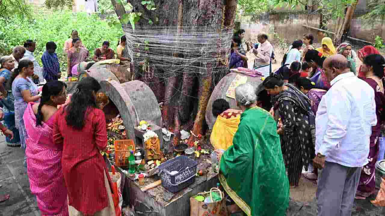 Nag Panchami: నాగ పంచమి.. ఆలయాలకు పోటెత్తిన భక్తులు