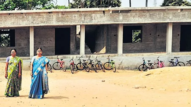 బడుల్లో అసంపూర్తిగానే నిర్మాణాలు
