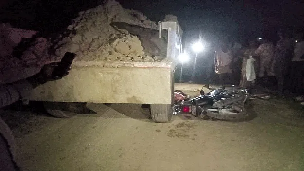 రోడ్డు ప్రమాదాల్లో ముగ్గురు మృతి