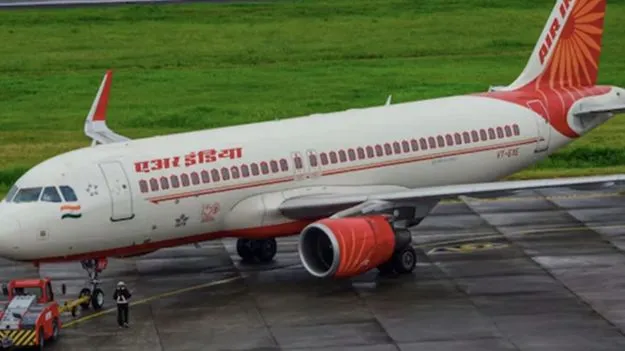 Mumbai Airport:  రన్‌వే దాటిన ఎయిర్ ఇండియా విమానం..  ఏం జరిగిందంటే? 