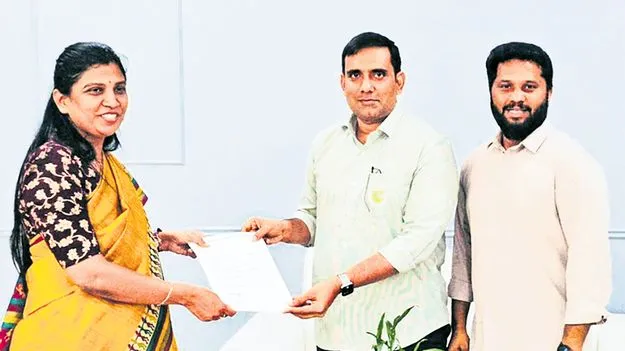 Anand Swaroop Donation: ప్రభుత్వాస్పత్రికి పరమేశు బయోటెక్‌ రూ. కోటి విరాళం