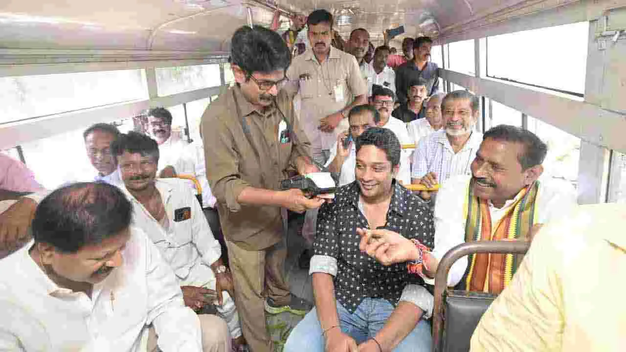 విశాఖపట్నంలో అక్షరం అండగా... పరిష్కారమే అజెండాగా..