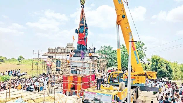  వైభవంగా అభయాంజనేయ స్వామి విగ్రహ ప్రతిష్ఠ