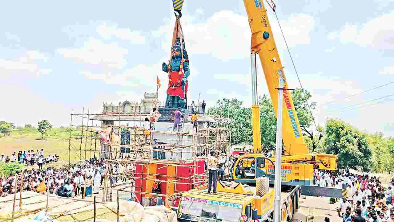  వైభవంగా అభయాంజనేయ స్వామి విగ్రహ ప్రతిష్ఠ