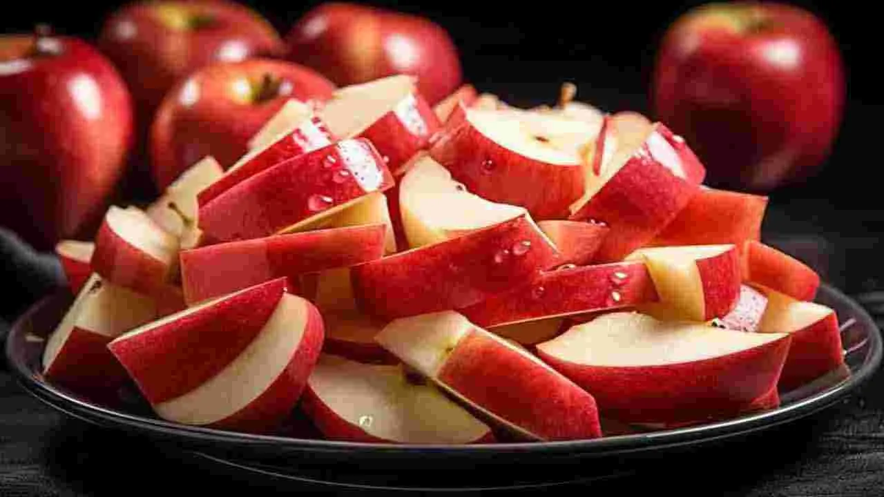 Health Tips: తరచూ ఈ పండ్లు తిన్నారంటే.. క్యాన్సర్ మీ దరి చేరదు..
